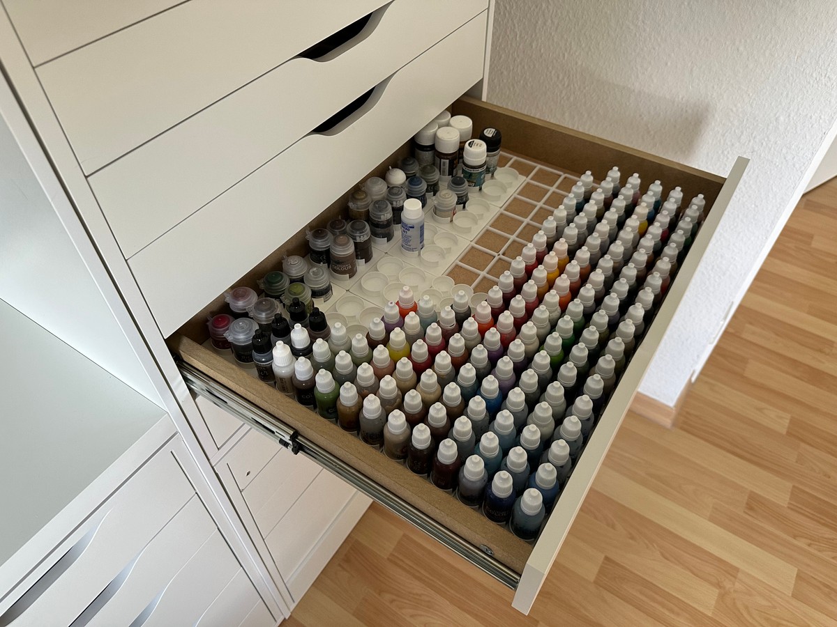 Paint drawer with bottles